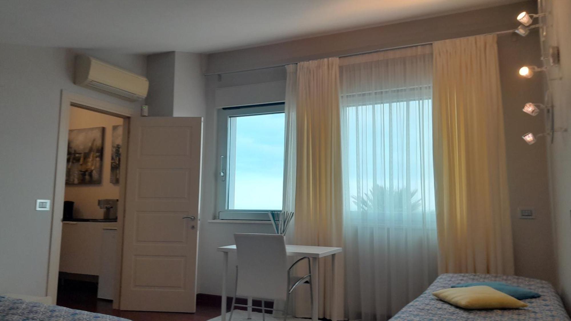 Just Blue Hotel Montesilvano Ngoại thất bức ảnh