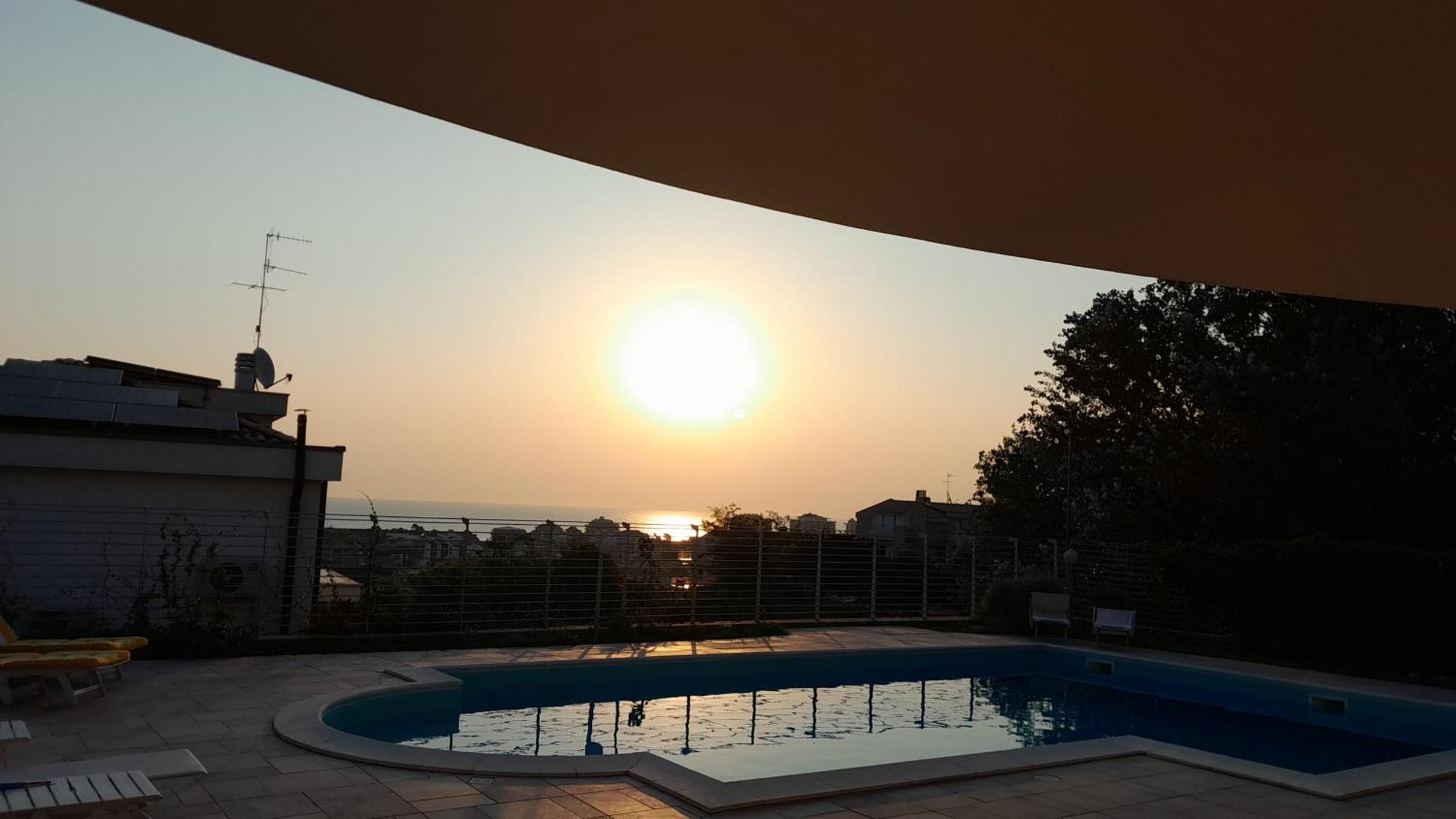 Just Blue Hotel Montesilvano Ngoại thất bức ảnh