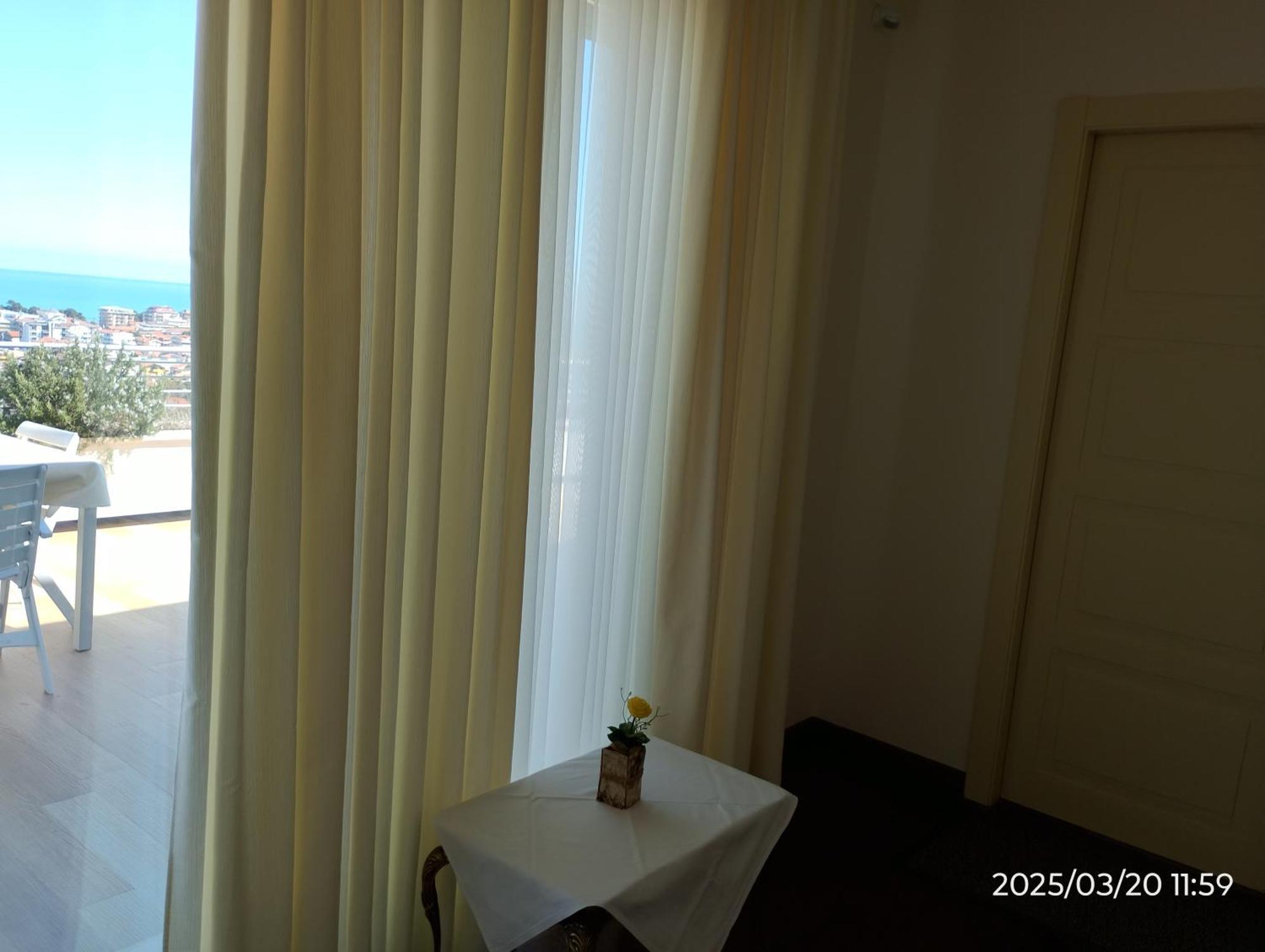Just Blue Hotel Montesilvano Ngoại thất bức ảnh